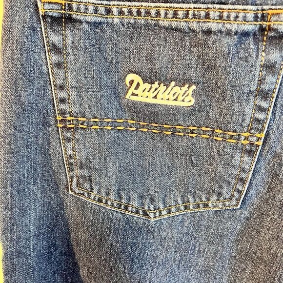 NWT NFL Authentic PATRIOTS Denim Jeans Relaxed Tailgater Bootcut Sz 32/30 - Picture 4 of 7
